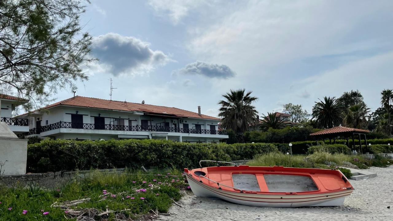 On The Beach Apartment Polychrono Exterior foto